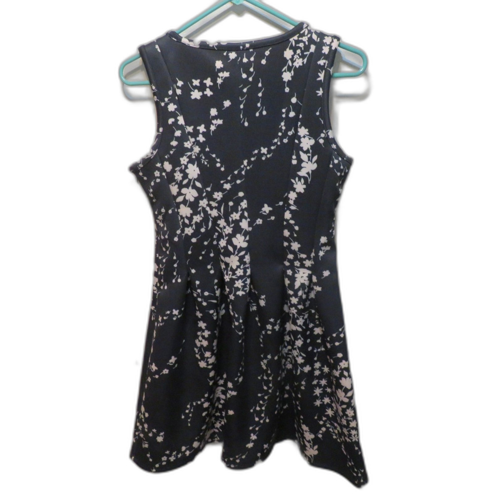 Black Cream Floral Sleeveless Dress Flare Skirt Size 6P - Picture 2 of 6